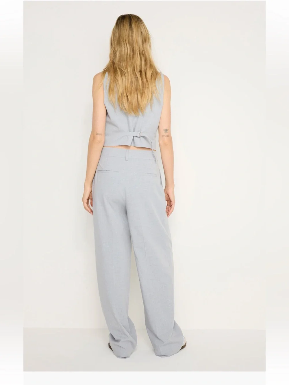Good American Good '90s Suiting Pleated
Wide Leg Pants Gray women’s size 4 NWT - Picture 2 of 3